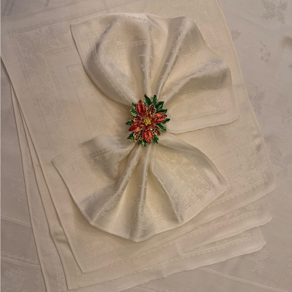 Christmas Holiday Vintage White Damask Holly Berry Tablecloth Napkin Set